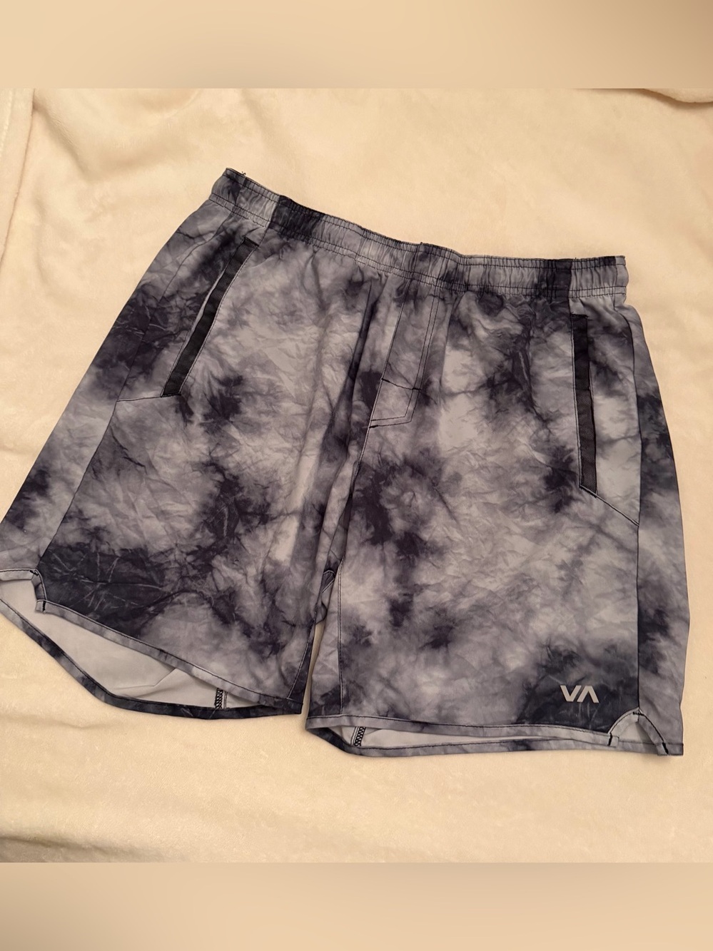 RVCA Gray & Black Tie-Dye Athletic Shorts